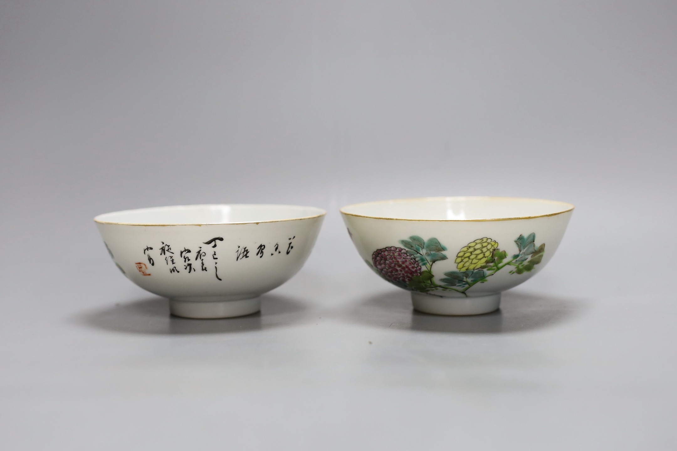 A pair of Chinese famille rose porcelain bowls, Republic period, 12.5cm